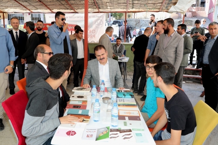 Vali Akbıyık, Kitap Okuma Etkinliğine Katıldı