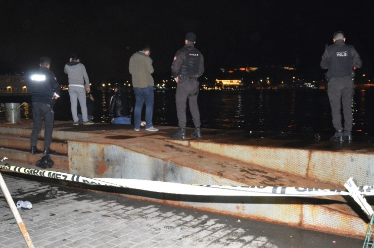 Karaköy’de Bir Kişi Tartıştığı Kişinin Boğazını Kesti
