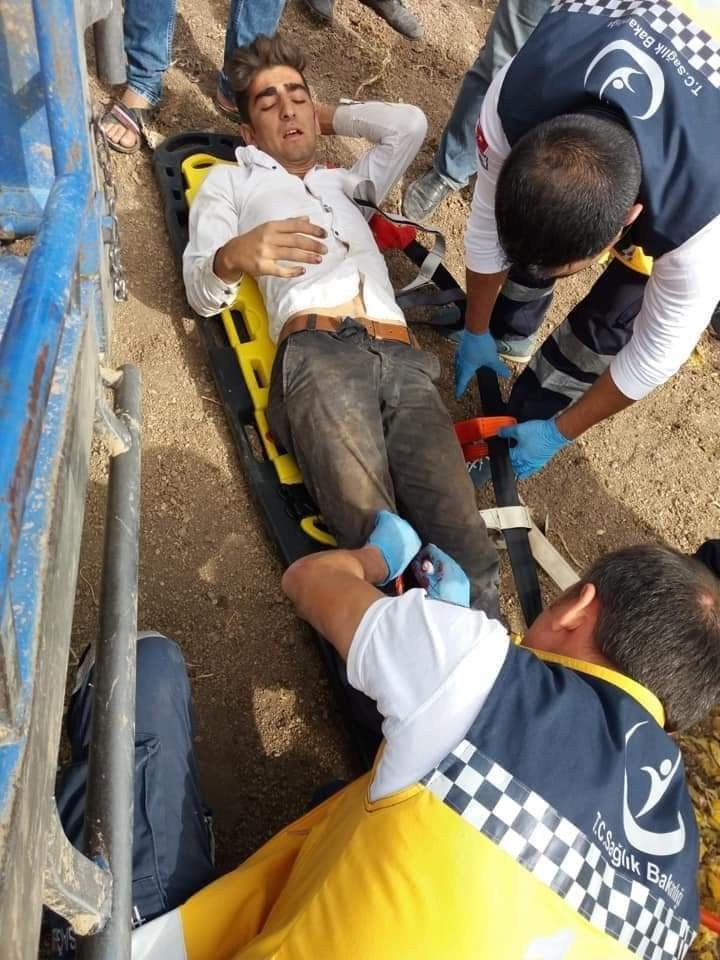 Kabak Makinesine Ayağı Sıkışan Çiftçi İtfaiye Ekiplerince Kurtarıldı