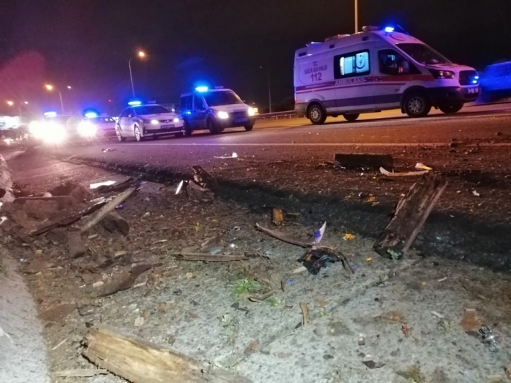 Tem Otoyolunda Feci Kaza: 2 Ölü 1 Ağır Yaralı