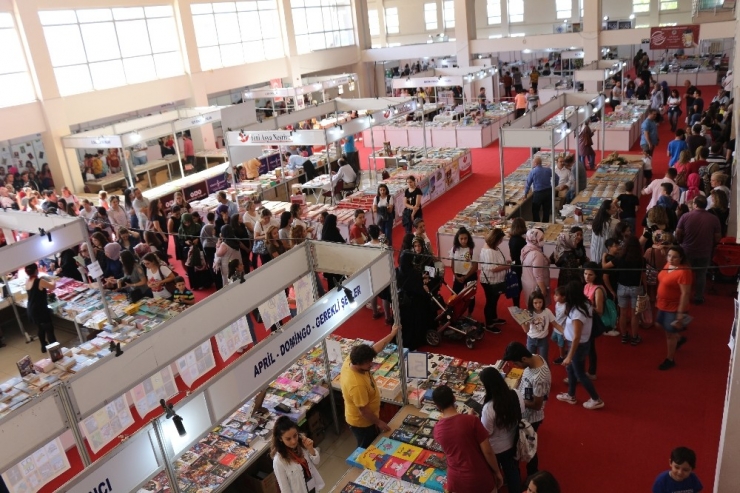 Manisa Kitap Fuarı On Binlerce Ziyaretçiyi Ağırladı