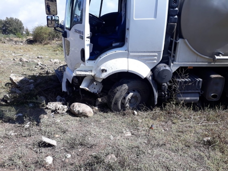 Süt Tankeri Otomobil İle Çarpıştı: 1 Ölü, 5 Yaralı