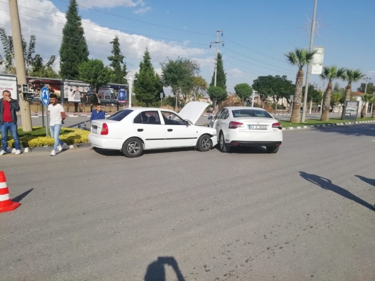 Eski Belediye Başkan Adayı Kazada Yaralandı