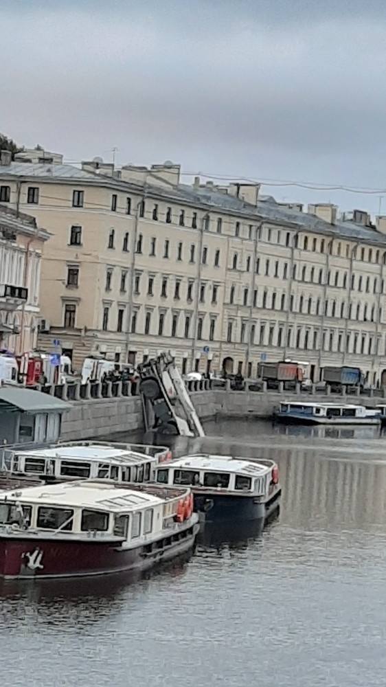 Rusya’da Vinç Nehre Uçtu