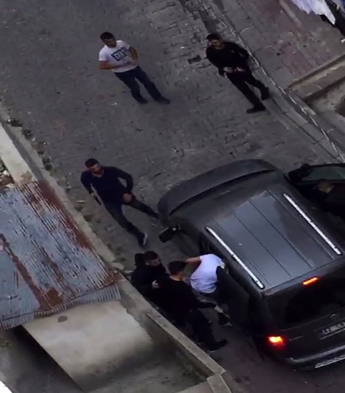 Şişli’de Sokak Ortasında Silahlı Çatışma Kamerada