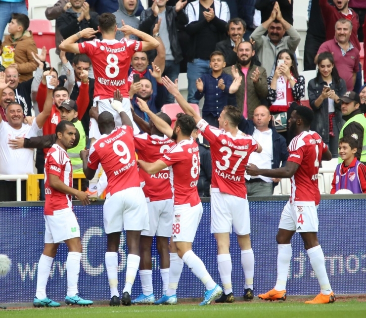 Sivasspor Evinde Yenilmiyor