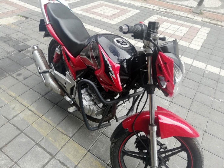 Sultangazi’den Çaldıkları Motosiklet İle Esenyurt’ta Polise Yakalandılar