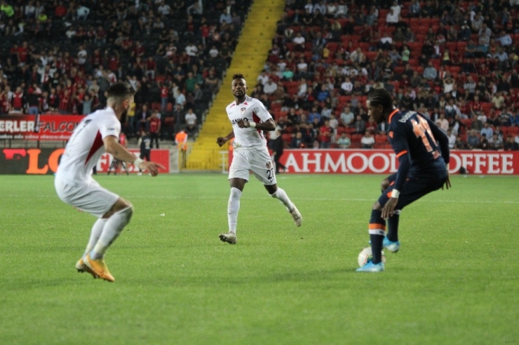 Süper Lig: Gaziantep Fk: 1 - Medipol Başakşehir: 2 (Maç Sonucu)