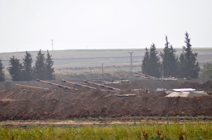 Suriye Sınırındaki Mevzilere Tank Ve Obüs Takviyesi