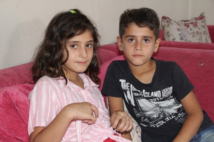 Anneleri Vekalet Vermediği İçin Okula Gidemiyorlar