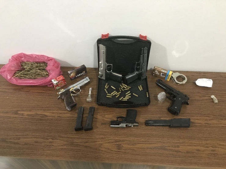 Narkotik Polisleri Uyuşturucuya Göz Açtırmıyor