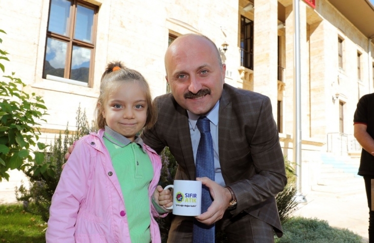 En Çok Atık Pil Toplayan 3 Okul Ödüllendirildi