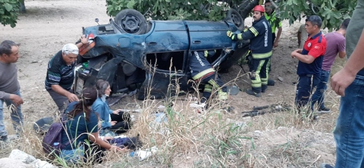 Buharkent’te Otomobil Şarampole Devrildi: 6 Yaralı