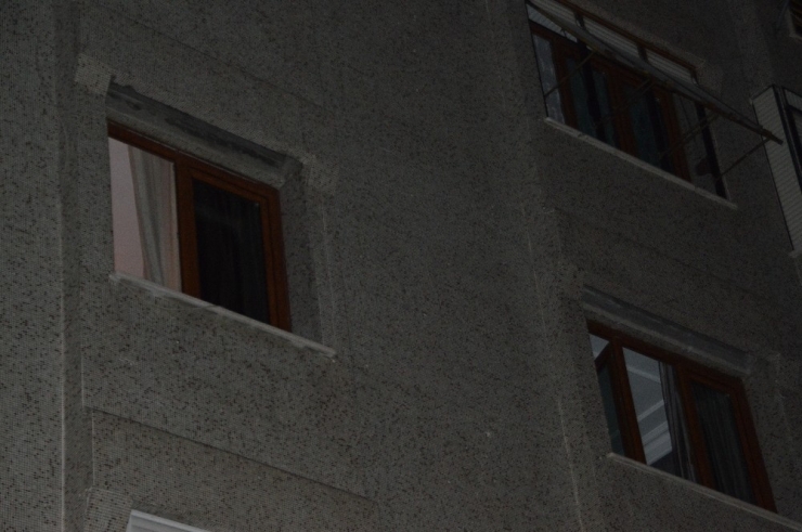 Bakırköy’de Aynı Evde Kalan İki Kişi Tartıştıktan Sonra Evde Yangın Çıkardı