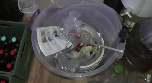 Bolu’da, Kaçak İçki İmal Eden Baba Ve Oğullarına Operasyon: 3 Gözaltı