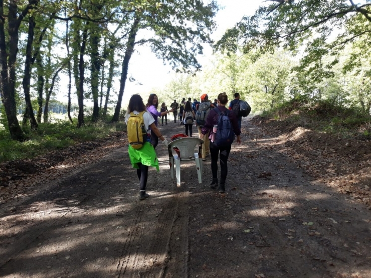 Doğa Yürüyüşünde Çöp Topladılar