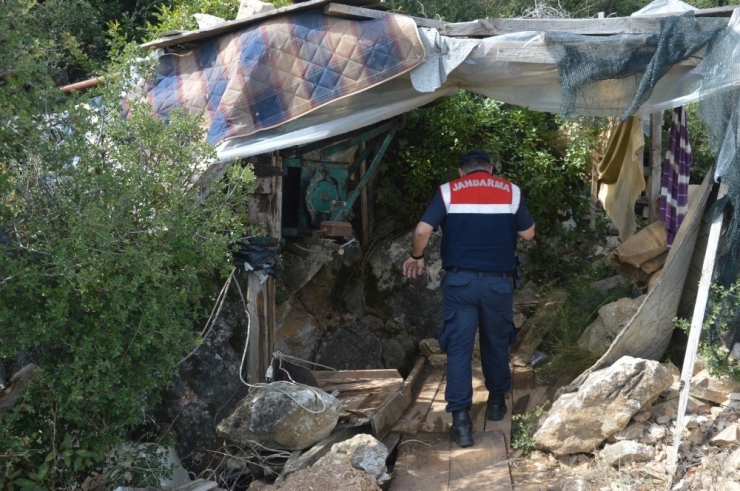 Kendi Kazdığı 42 Metrelik Define Çukuruna Düştü