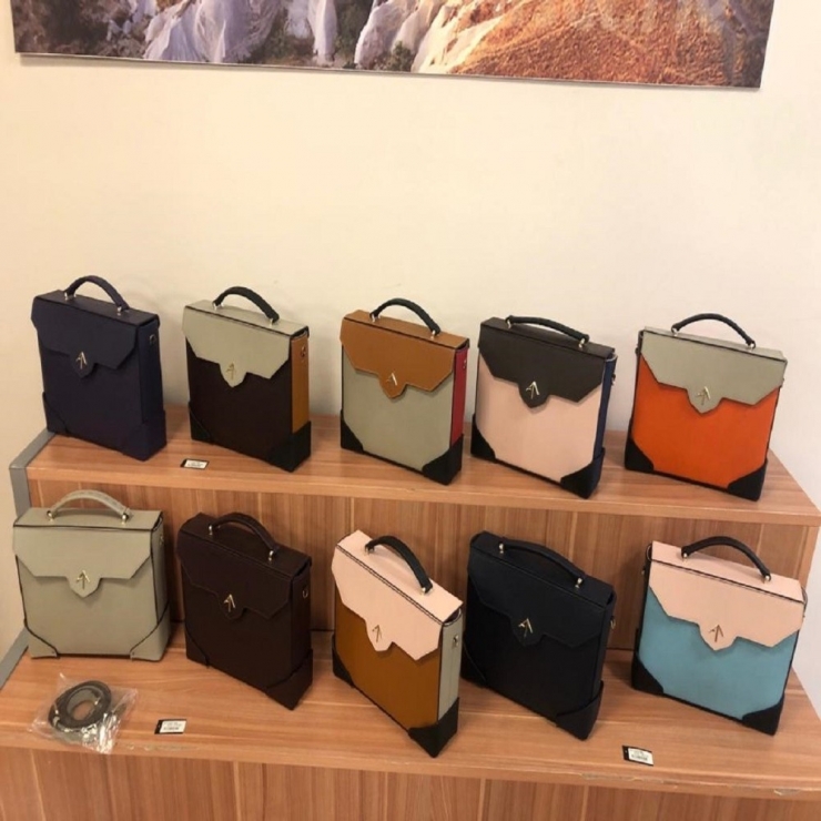 Çanakkale’de, Orjinal Olmayan Çok Sayıda Çantaya El Konuldu