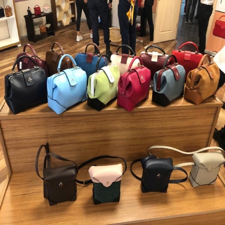 Çanakkale’de, Orjinal Olmayan Çok Sayıda Çantaya El Konuldu