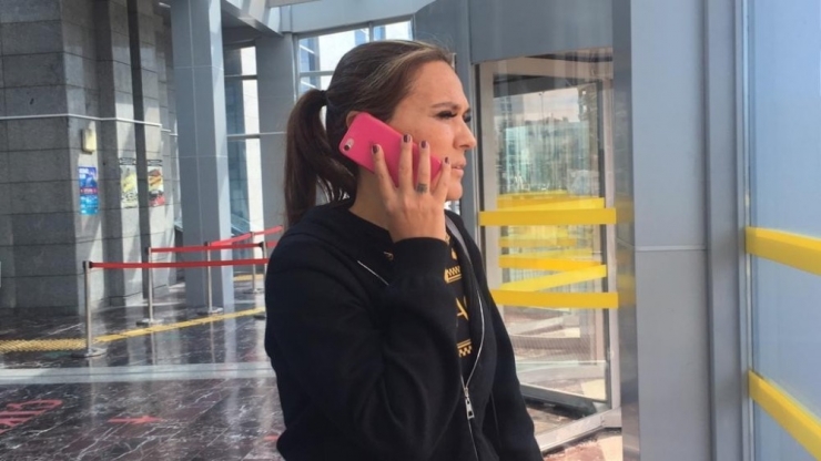 Demet Akalın’ın Evine Hacze Gelen İcra Memuru Hakim Karşısına Çıktı