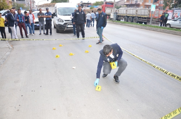 Durakta Otobüs Beklerken Uğradığı Silahlı Saldırıda Öldü