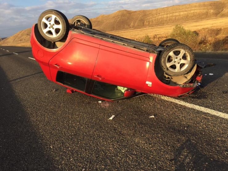 Otomobil Takla Attı: 1 Ölü, 1 Yaralı