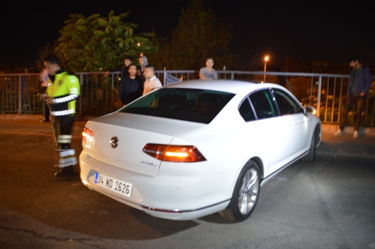 Kalp Krizi Geçirdiği İddia Edilen Otomobil Sürücüsü Demirlere Çarparak Durabildi