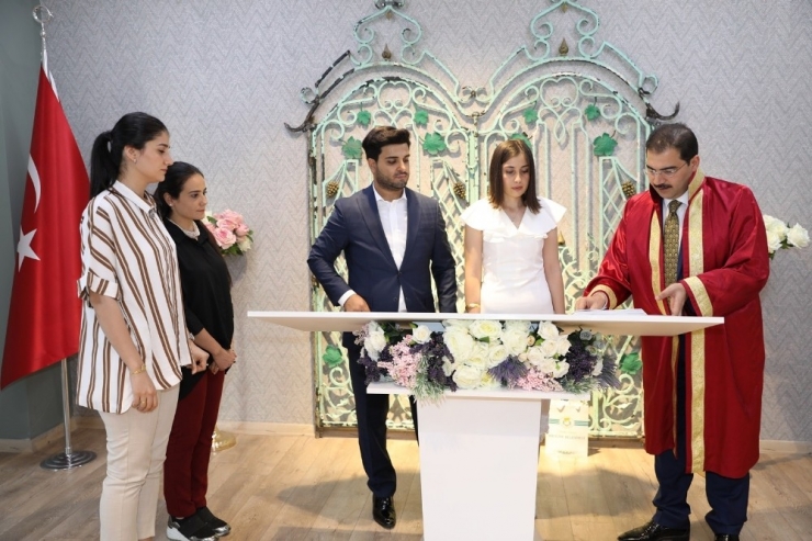 Haliliye’de Çiftler Nezih Ortamda Evleniyor