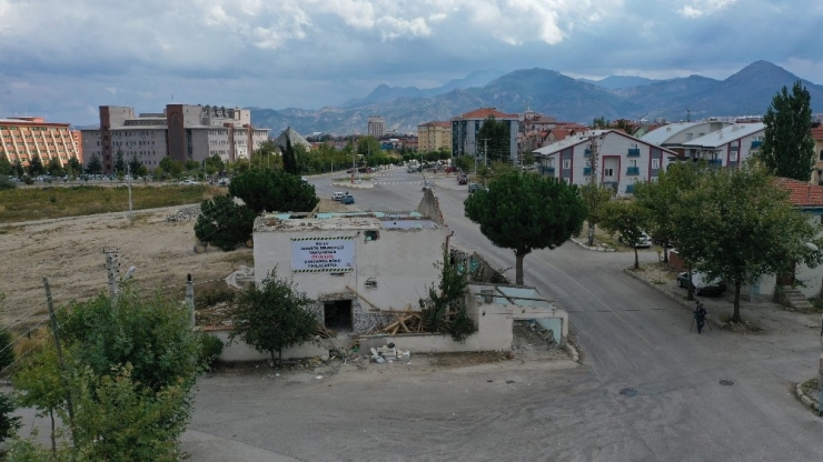Isparta Ulaşımında Konfor İçin Yolda Kalan Evlerin Yıkımları Sürüyor