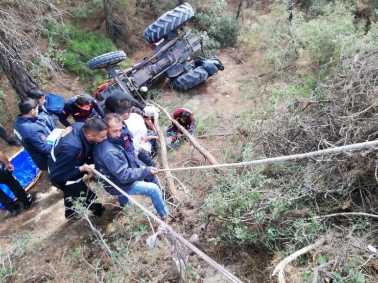 Traktörle 15 Metreden Uçtu, Yaralı Olarak Kurtuldu