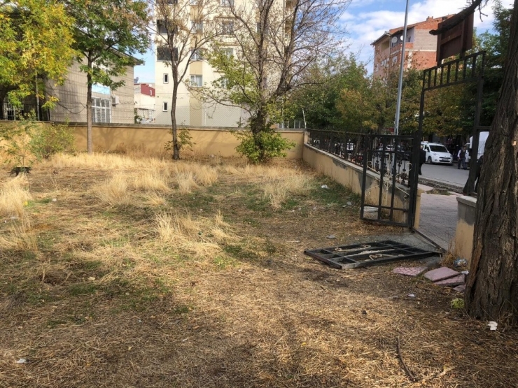 Kağızman’da Şehitlerin Adı Verilen Parkın Durumu İçler Acısı