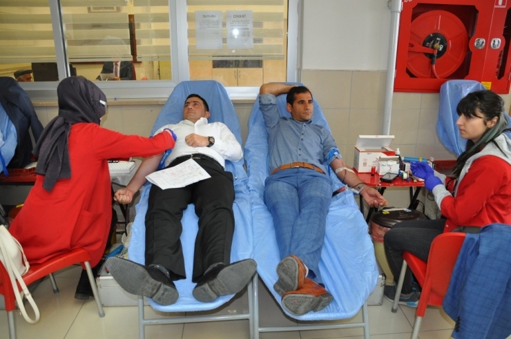 Kars Adliyesi Çalışanlarından Kızılay’a Kan Bağışı