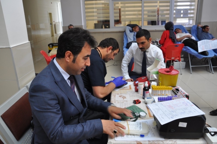 Kars Adliyesi Çalışanlarından Kızılay’a Kan Bağışı