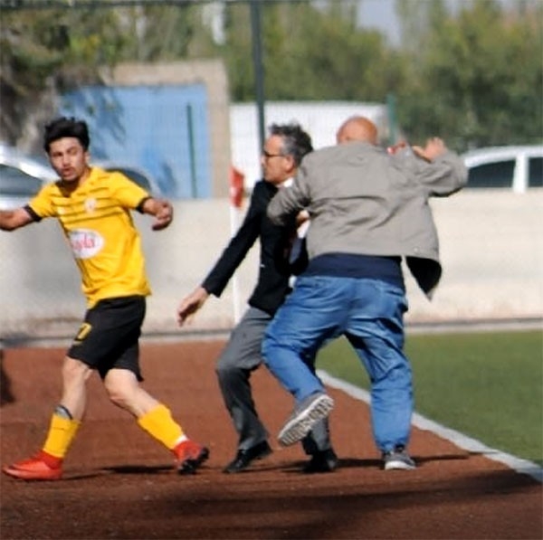 Kulüp Başkanı, Futbolcusunu Dövdü