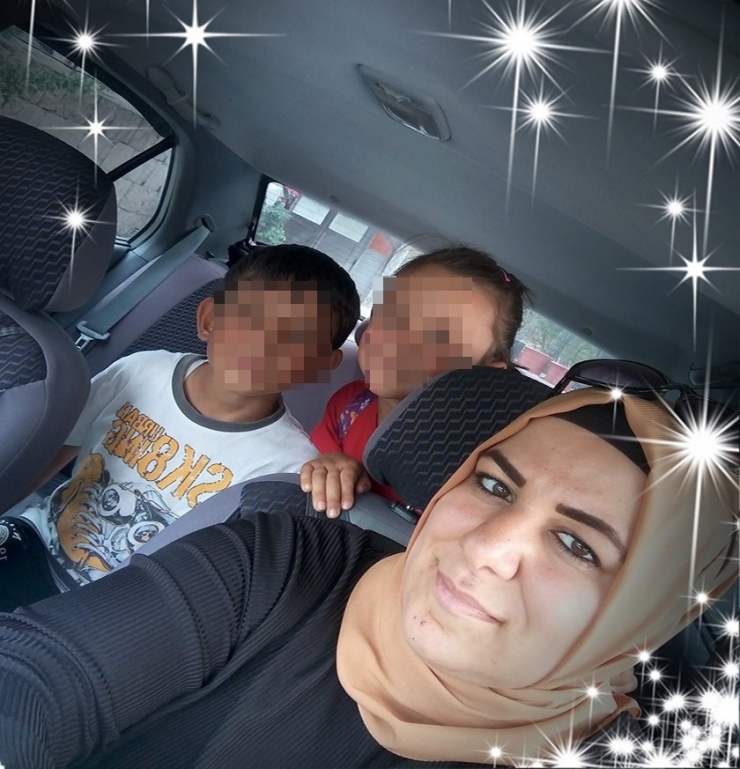 Karısını 12 Yerinden Bıçaklayarak Öldüren Adam Gözaltına Alındı