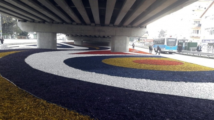 Yüzbaşılar Kavşağı Renklendi