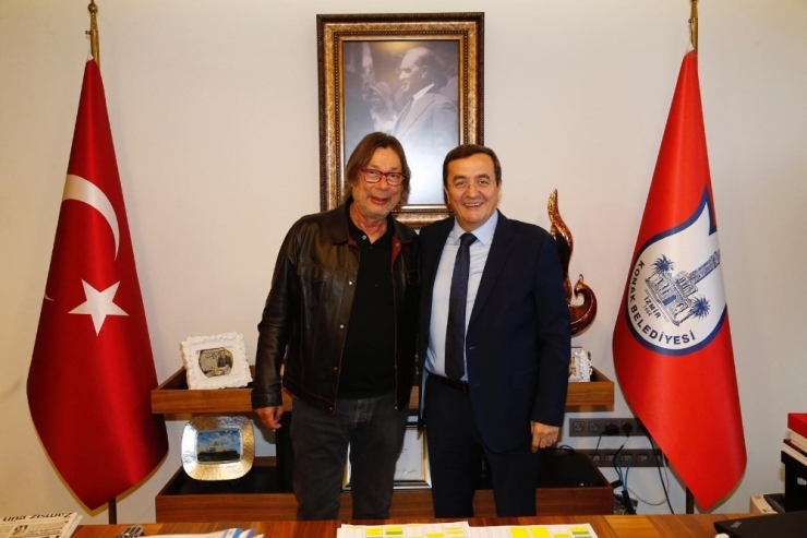 Başkan Batur’dan Göztepe’ye Tam Destek