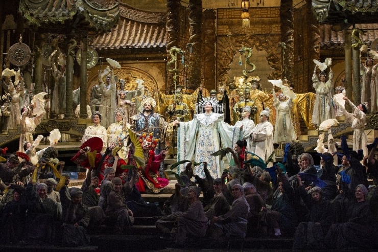 Met Opera Perdesi Turandot İle Açılıyor