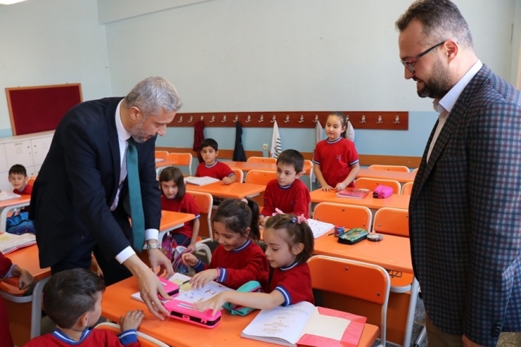 Simav Belediyesi’nden Kırtasiye Yardımı