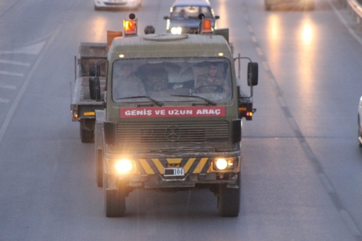 Suriye Sınırına Askeri Araç Sevkiyatı