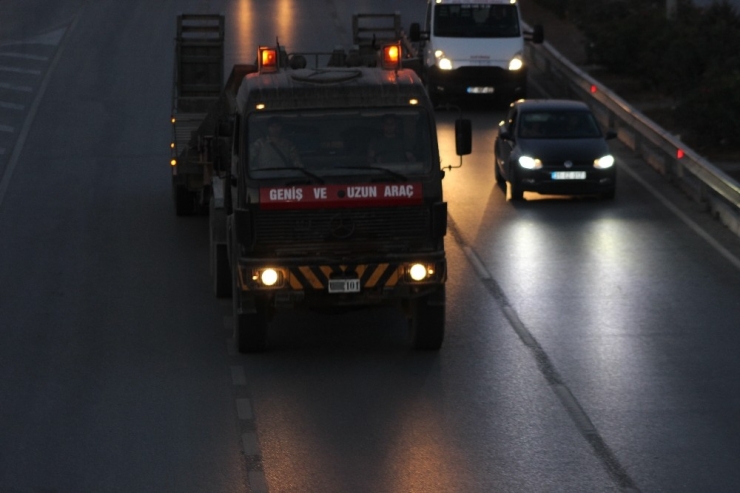 Suriye Sınırına Askeri Araç Sevkiyatı