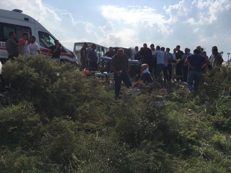 Minibüs İle Otomobil Çarpıştı: 5 Yaralı