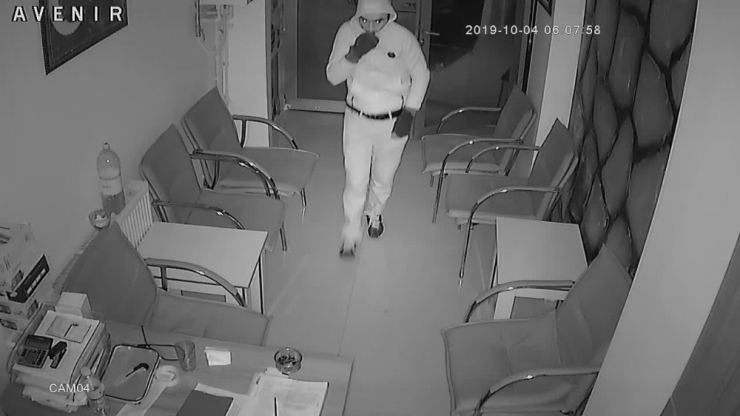 Soğukkanlı Hırsız Güvenlik Kamerasına Yakalandı