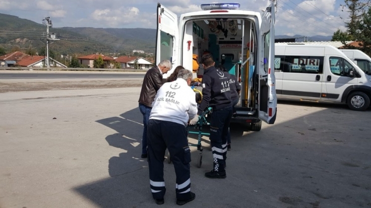 Otomobil Altından Çıkartıp Müdahale Ettiler