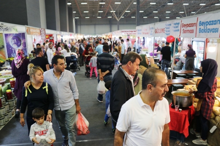 Van’da Dev Yılan Gösterisi