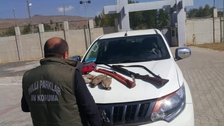 Kafes Avcısı Jandarmaya Takıldı