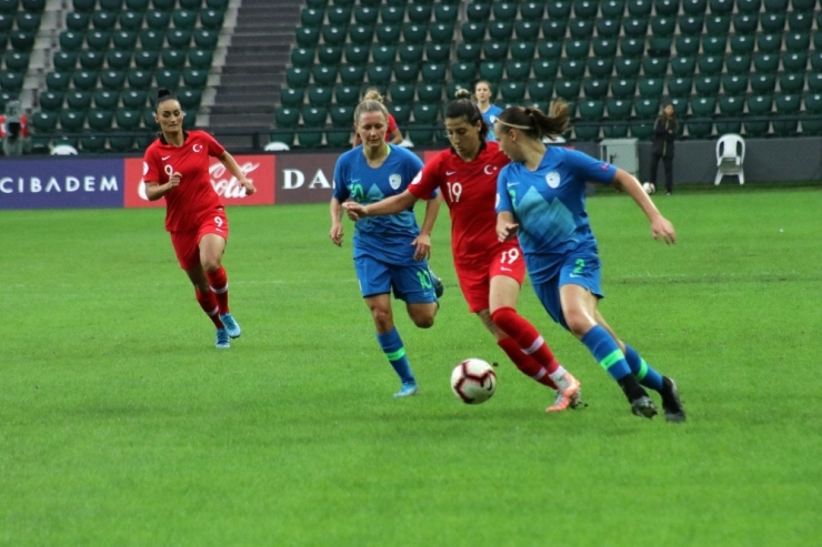 Kadınlar Avrupa Futbol Şampiyonası: Türkiye: 1 - Slovenya: 6 (Maç Sonucu)