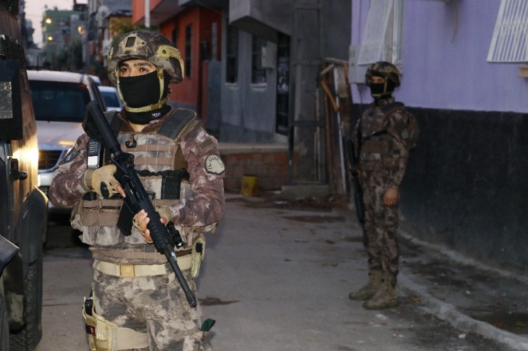 Uyuşturucu Satıcılarına Şafak Vakti Baskın: 21 Gözaltı Kararı