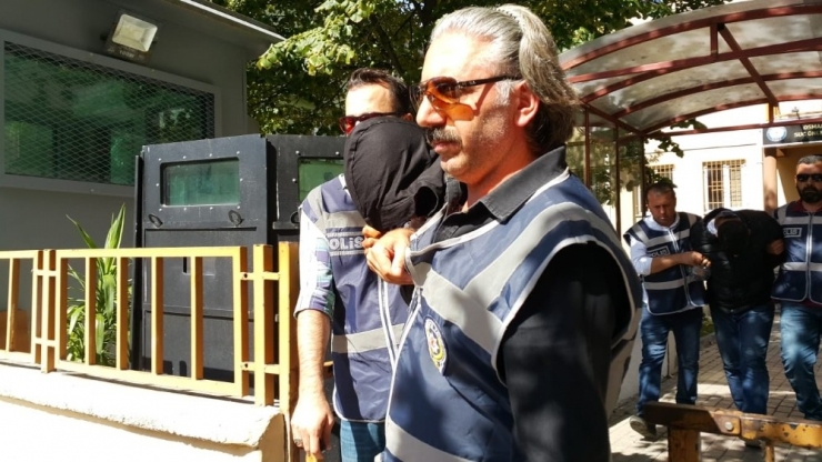 "Altınlarımı Bulun" Diye Dakikalarca Ağladı, Soyguncuları Affetti