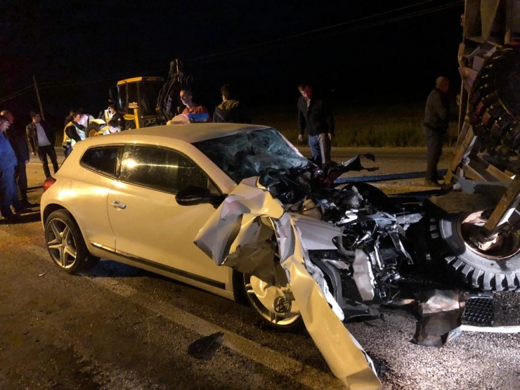 Çankırı’da Otomobil Traktöre Çarptı: 2 Ölü